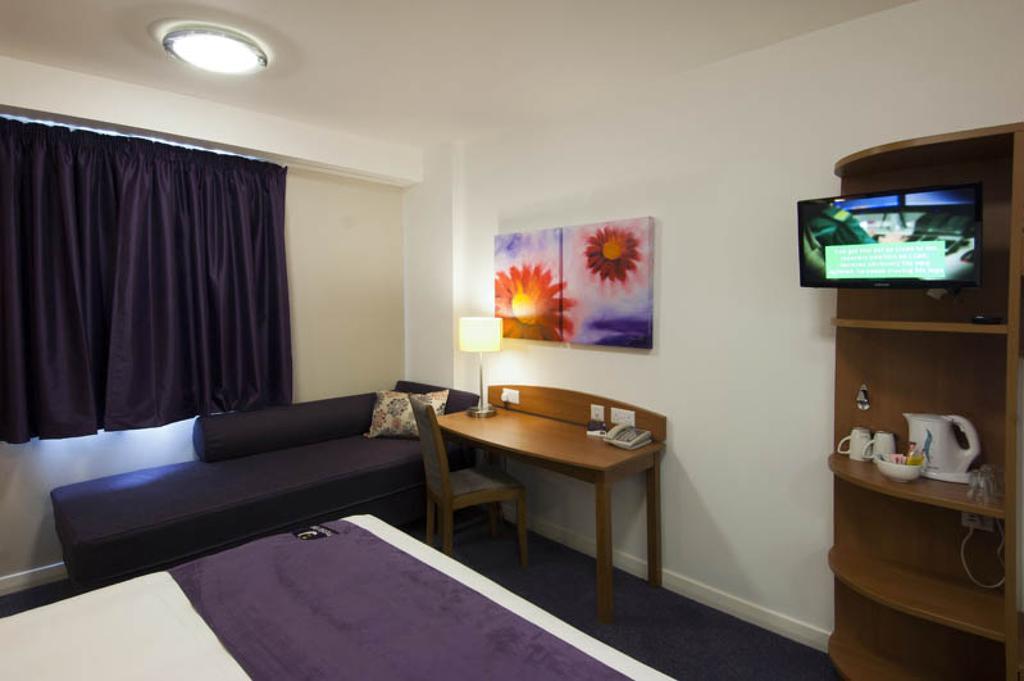 Premier Inn 基德明斯特 外观 照片