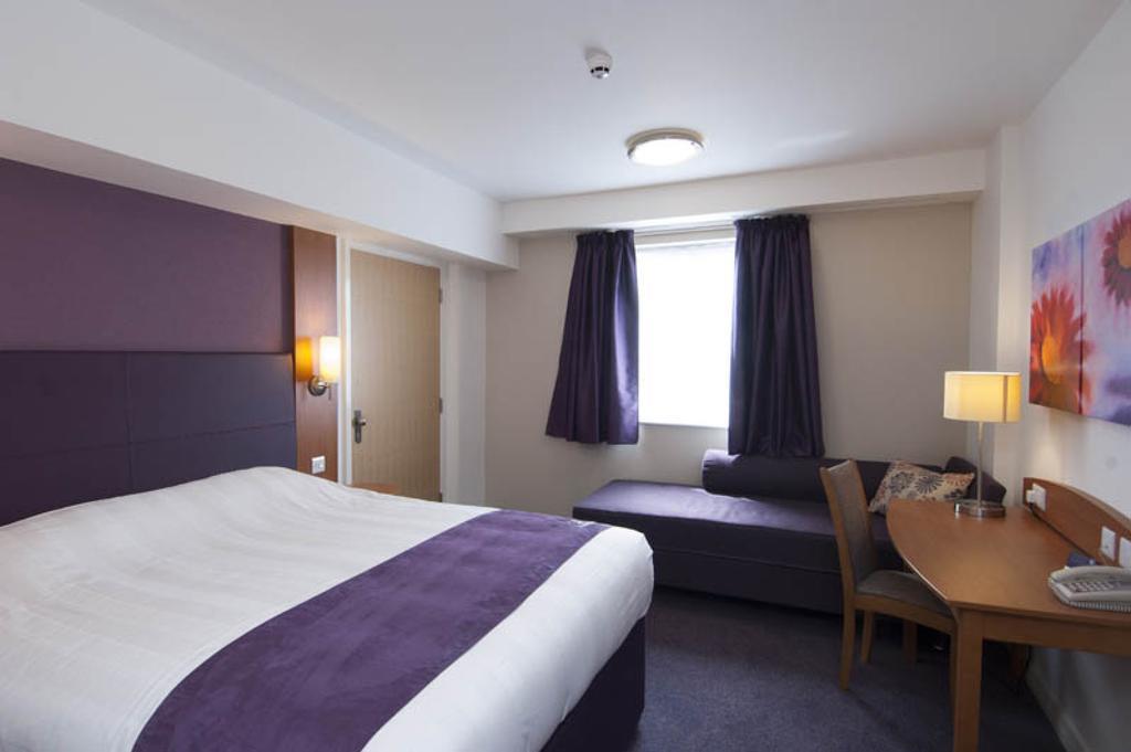Premier Inn 基德明斯特 外观 照片
